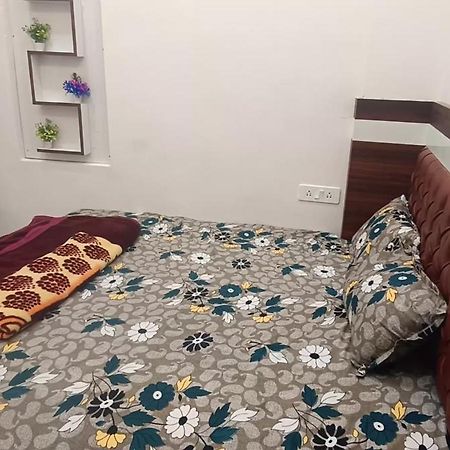 Goenka Home Stay Barsana Chhata Exterior foto